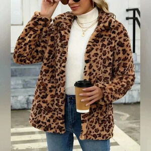 NEW 🌼 Leopard Print Long Sleeve Button Jacket - Sz M